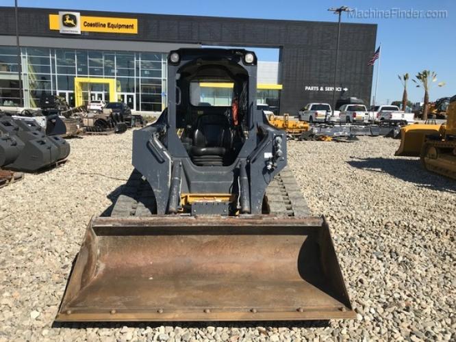 John Deere 323E