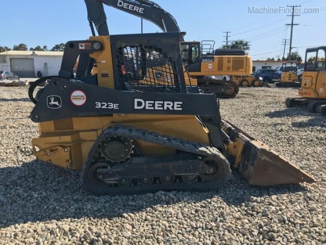 John Deere 323E