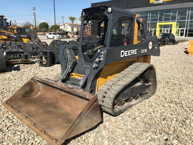 John Deere 323E