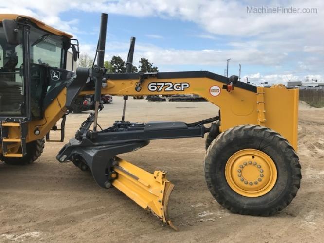 John Deere 672GP