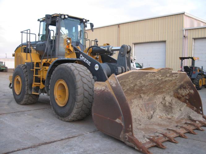 John Deere 744L