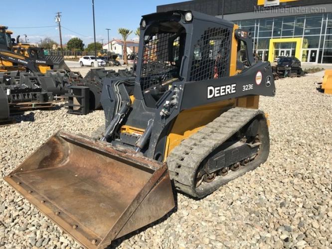 John Deere 323E