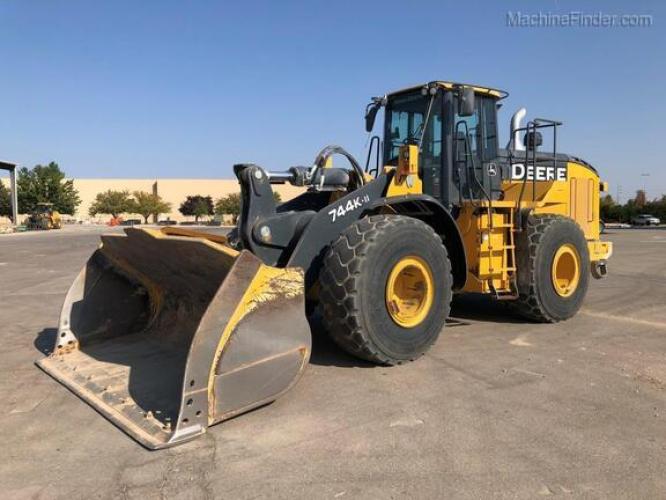 John Deere 744K
