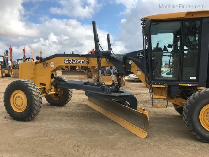 John Deere 672GP
