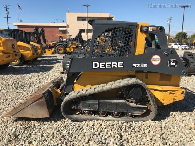 John Deere 323E