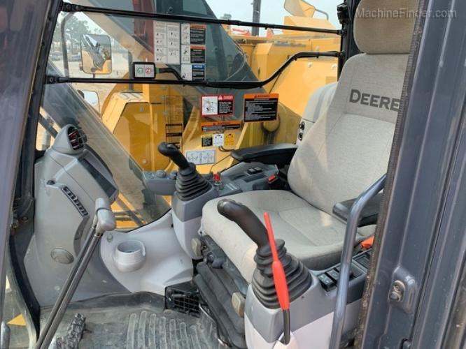 John Deere 245G LC